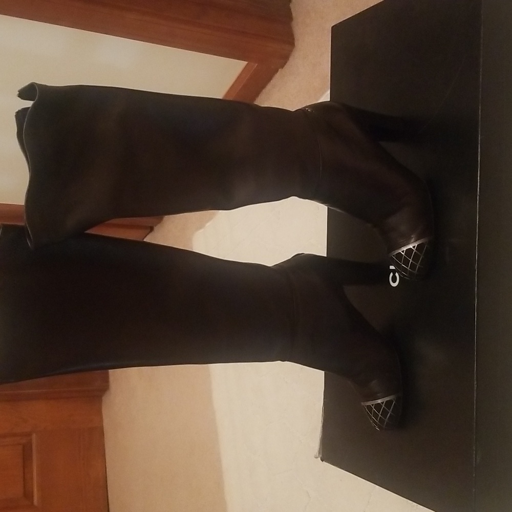 Authentic Chanel boots - Picture 3 of 12